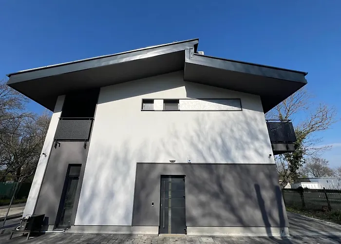 за гости крайморие парк Konukevi Burgaz